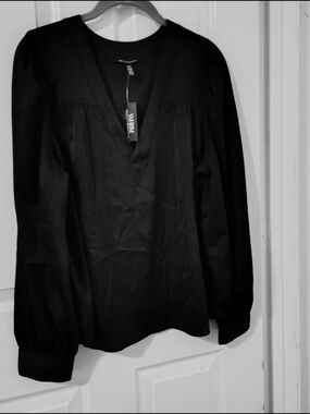 NWT White House Black Market Black V-Neck Tunic Style